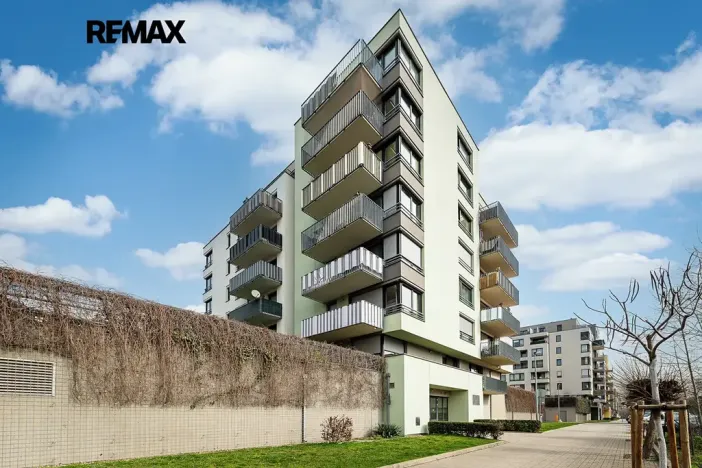 Pronájem bytu 2+kk, Praha - Vysočany, Sousedíkova, 55 m2