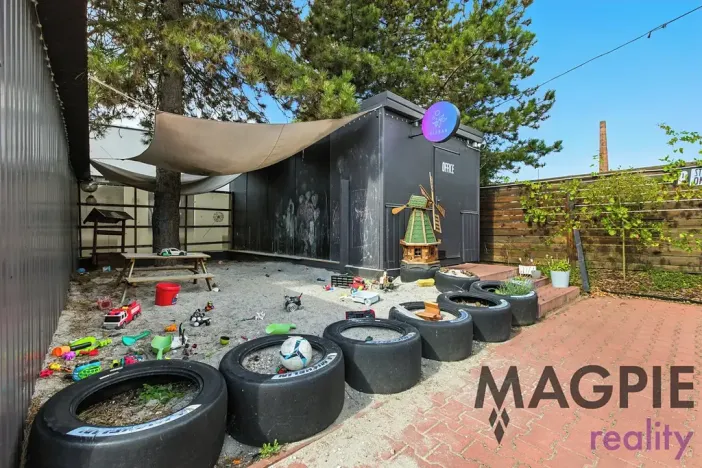 Prodej restaurace, Praha - Uhříněves, Přátelství, 172 m2