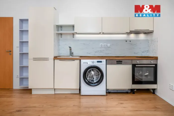 Pronájem bytu 1+kk, Praha - Vysočany, Spojovací, 35 m2