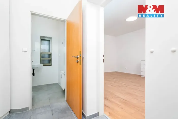 Pronájem bytu 1+kk, Praha - Vysočany, Spojovací, 35 m2