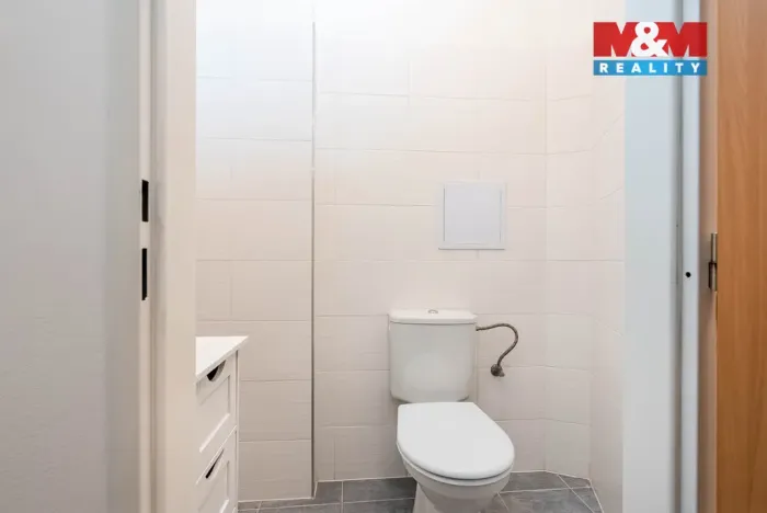 Pronájem bytu 1+kk, Praha - Vysočany, Spojovací, 35 m2