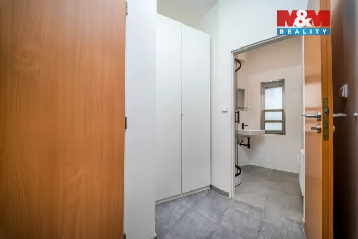 Pronájem bytu 1+kk, Praha - Vysočany, Spojovací, 35 m2