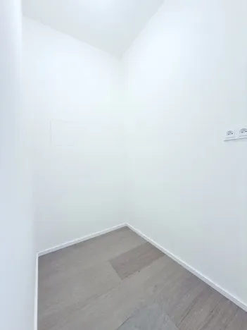 Prodej bytu 5+kk, Praha - Holyně, náměstí Pod lípou, 150 m2