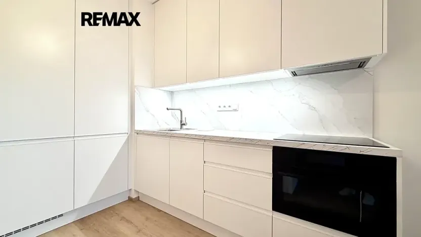 Pronájem bytu 1+kk, Praha - Hloubětín, Poděbradská, 45 m2