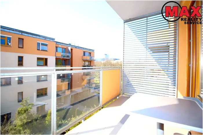 Pronájem bytu 1+kk, Praha - Hloubětín, Nepelova, 35 m2