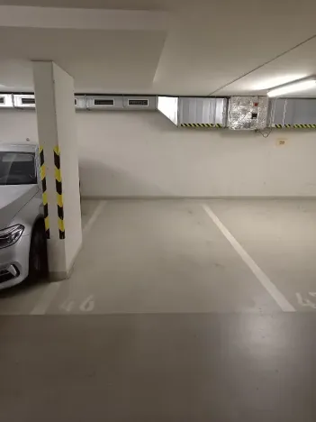 Pronájem garážového stání, Praha - Žižkov, Jeseniova, 14 m2