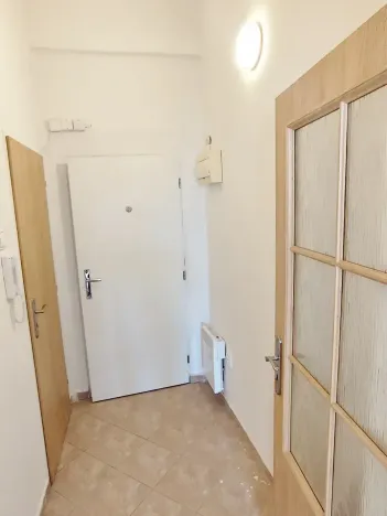 Pronájem bytu 1+kk, Praha, Zelená, 30 m2