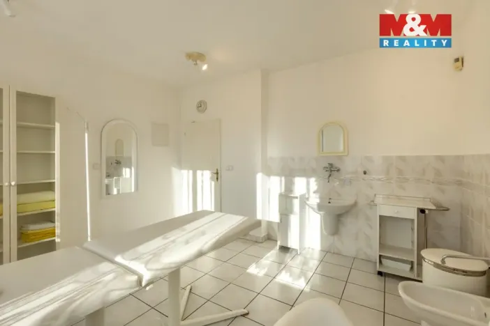 Prodej obchodního prostoru, Postoloprty, Marxovo náměstí, 440 m2