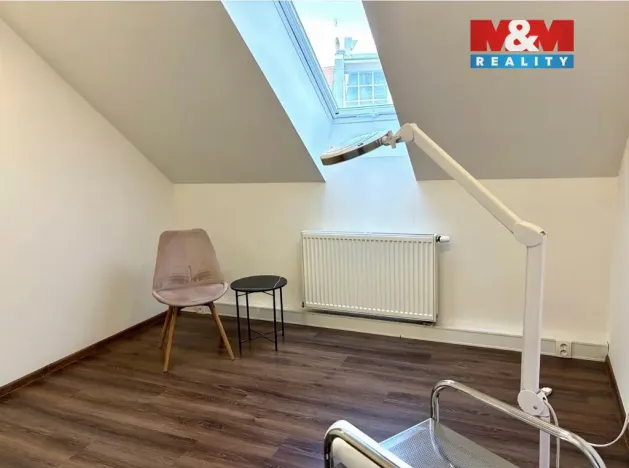 Pronájem obchodního prostoru, Pardubice - Zelené Předměstí, 17. listopadu, 12 m2