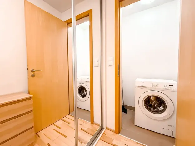 Pronájem bytu 1+kk, Praha - Žižkov, Ke kapslovně, 53 m2