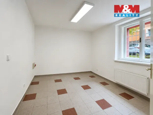 Pronájem kanceláře, Kladno, Pavlisova, 140 m2