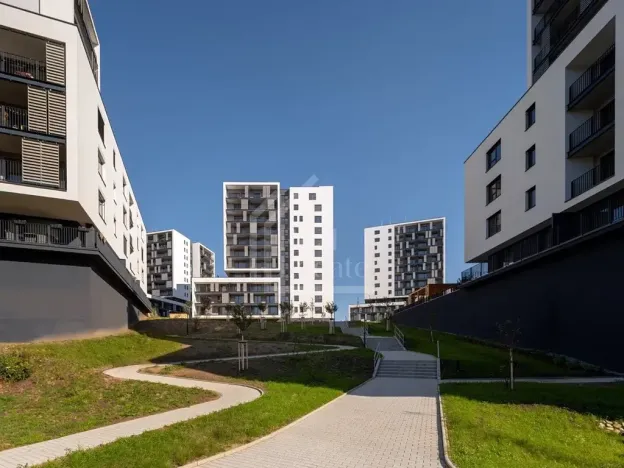 Pronájem garážového stání, Praha - Modřany, Mezi vodami, 12 m2