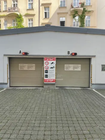 Pronájem garáže, Praha - Nové Město, Lazarská, 10 m2