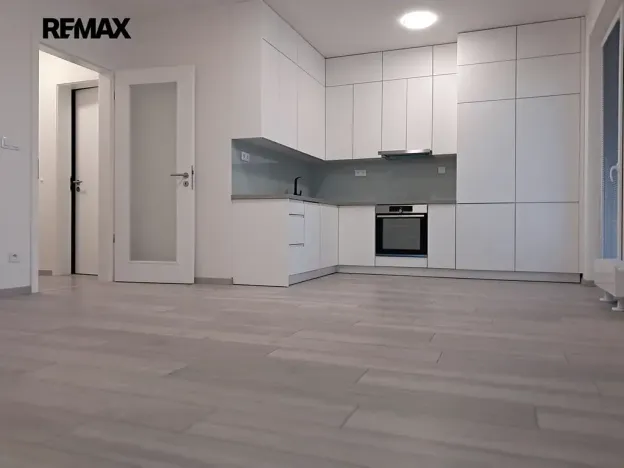 Pronájem bytu 1+kk, Praha - Modřany, Zlochova, 49 m2