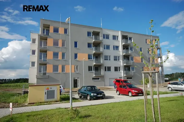 Pronájem bytu 1+kk, Velký Osek, U hřiště, 43 m2