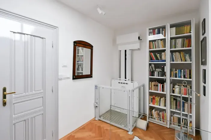 Prodej atypického bytu, Praha, Valentinská, 108 m2