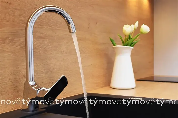 Pronájem bytu 2+kk, Pardubice, Na Hrázi, 33 m2