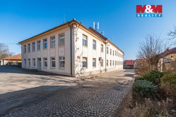 Prodej výrobních prostor, Načeradec, Zámecké náměstí, 1800 m2
