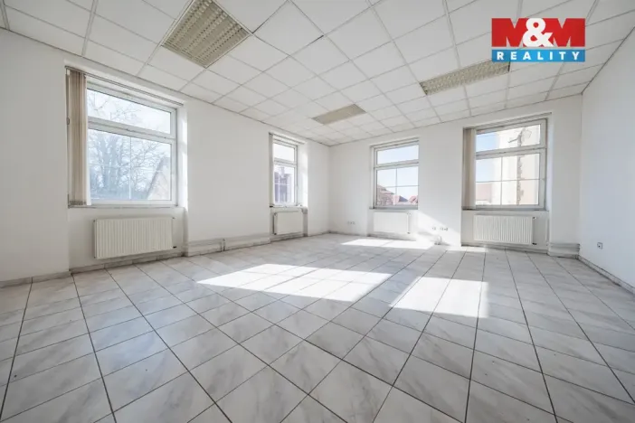 Prodej výrobních prostor, Načeradec, Zámecké náměstí, 1800 m2