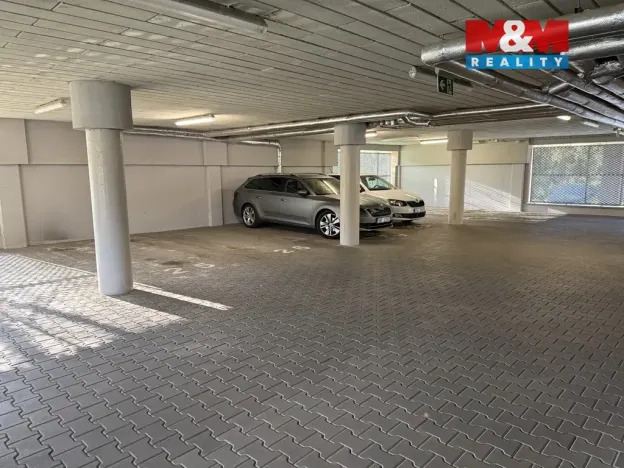 Prodej garážového stání, Zlín - Příluky, Dřevnická, 10 m2