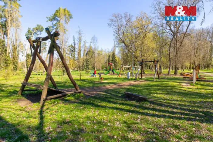 Prodej bytu 3+1, Pohořelice, nám. Svobody, 72 m2