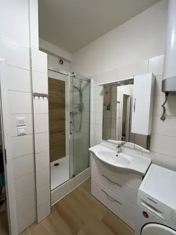 Pronájem bytu 3+1, Praha - Vysočany, Poděbradská, 74 m2