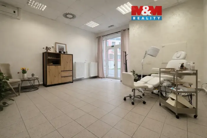 Pronájem obchodního prostoru, Poděbrady - Poděbrady III, Hakenova, 48 m2