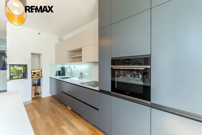 Pronájem rodinného domu, Praha - Dejvice, V Šáreckém údolí, 201 m2