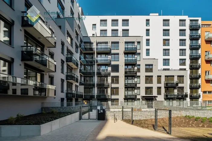 Pronájem bytu 1+kk, Praha - Kamýk, Hodkovická, 30 m2