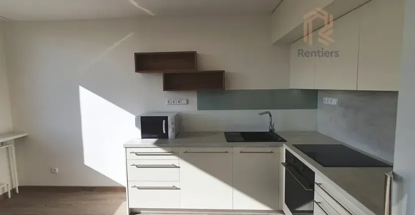 Pronájem bytu 3+1, Praha - Kobylisy, Famfulíkova, 70 m2