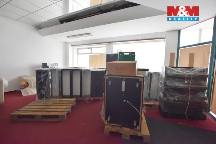 Pronájem obchodního prostoru, Pardubice, Dašická, 155 m2