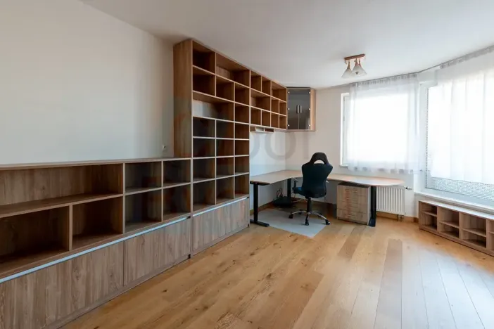 Prodej bytu 1+kk, Praha - Troja, Hnězdenská, 41 m2