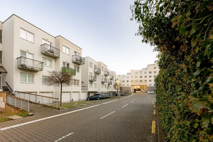 Pronájem bytu 1+kk, Praha - Hlubočepy, Chlupáčova, 29 m2