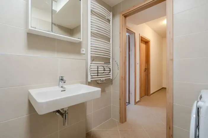 Pronájem bytu 2+kk, Praha - Prosek, Čakovická, 43 m2