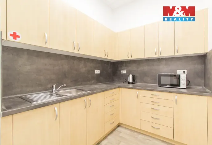 Pronájem kanceláře, Praha, Podbabská, 14 m2