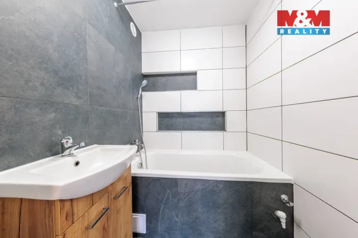 Pronájem bytu 2+1, Karlovy Vary, Brigádníků, 55 m2