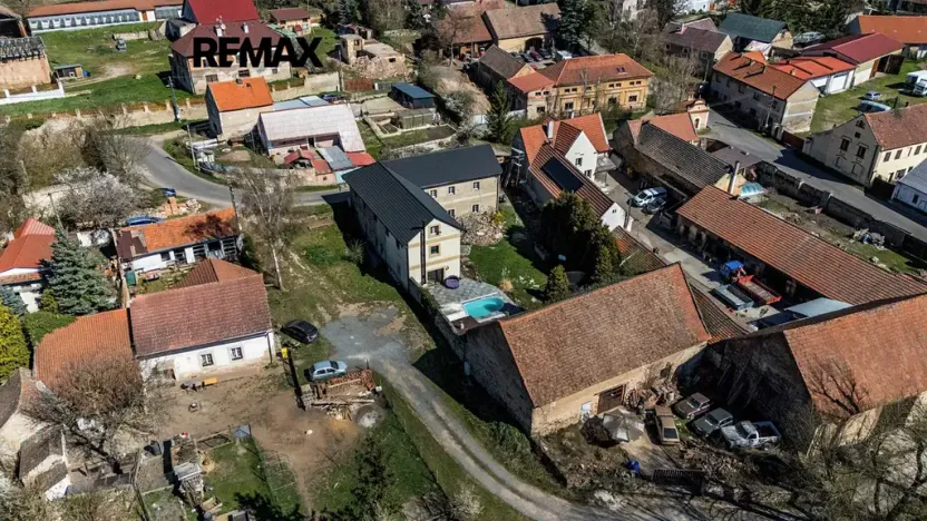 Prodej rodinného domu, Černuc, 330 m2