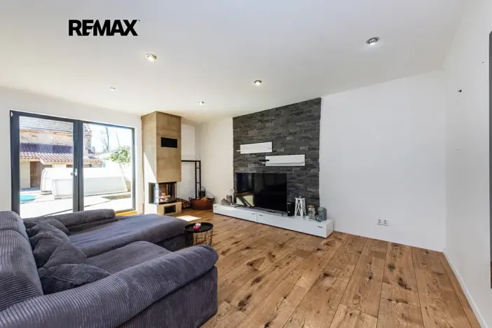 Prodej rodinného domu, Černuc, 330 m2