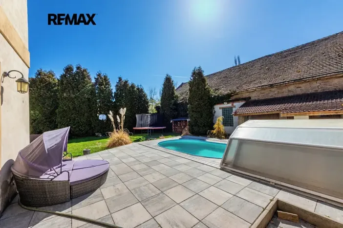 Prodej rodinného domu, Černuc, 330 m2