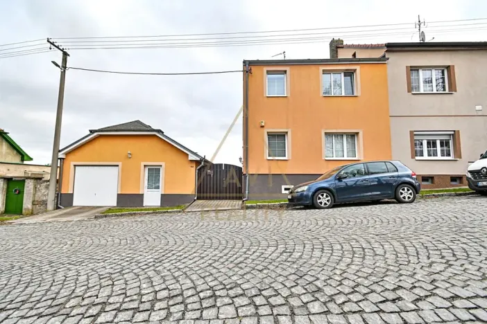 Prodej rodinného domu, Hřebeč, nám. Draha, 150 m2