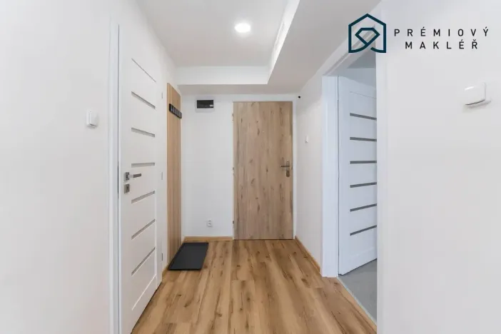 Pronájem bytu 1+1, Meziboří, Okružní, 30 m2