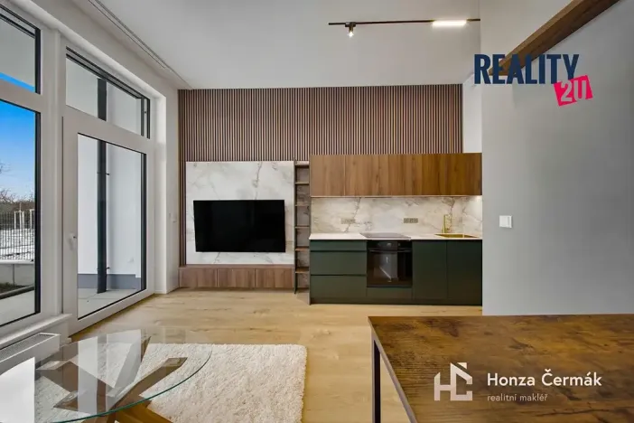 Pronájem bytu 1+kk, Brno, třída Generála Píky, 42 m2