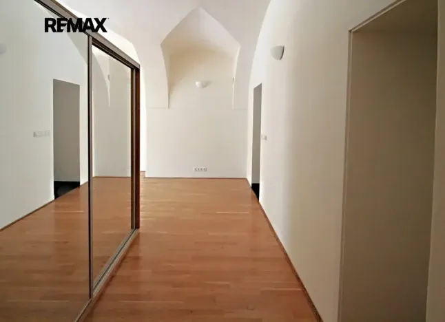 Pronájem bytu 1+1, Kolín, Karlovo náměstí, 44 m2