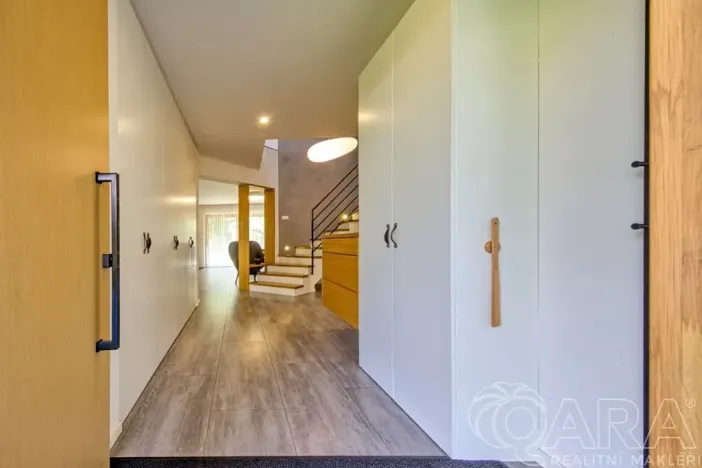 Prodej rodinného domu, Babice, Lomená, 293 m2