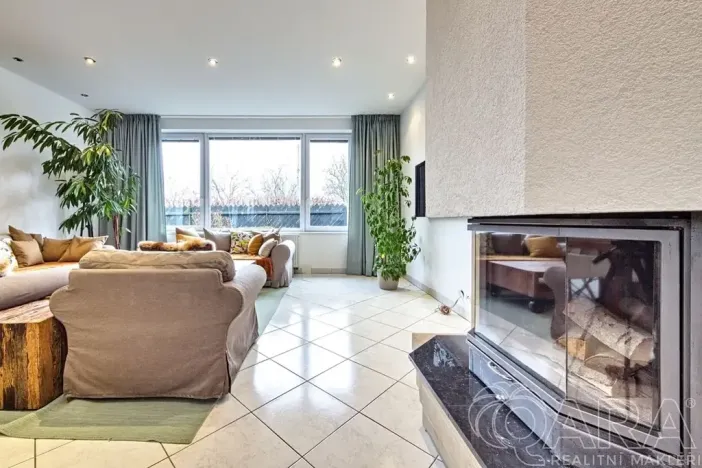 Pronájem rodinného domu, Dolní Břežany, V Úvozu, 380 m2