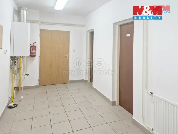 Pronájem obchodního prostoru, Chomutov, Vršovců, 145 m2