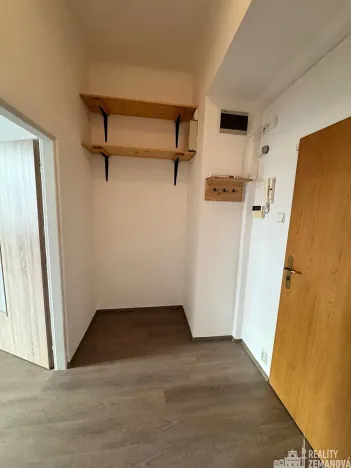 Pronájem bytu 1+1, Praha - Vršovice, Charkovská, 39 m2