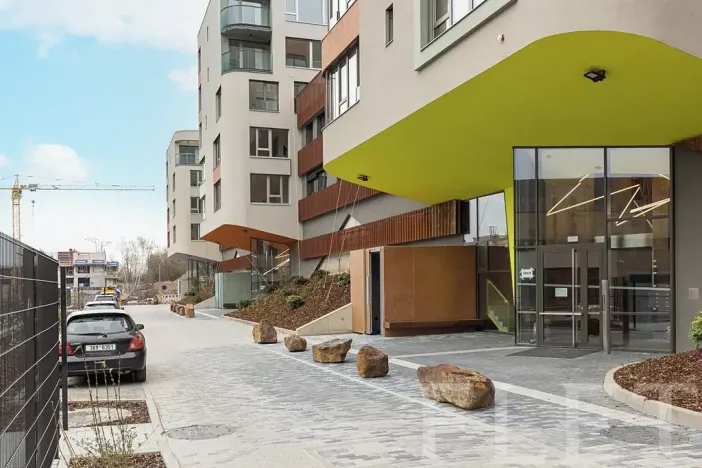 Pronájem bytu 1+kk, Praha - Radlice, U Komína, 38 m2