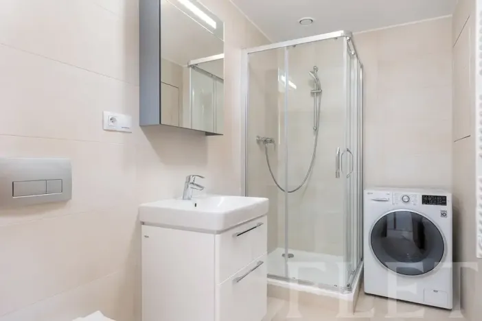 Pronájem bytu 1+kk, Praha - Karlín, Křižíkova, 28 m2