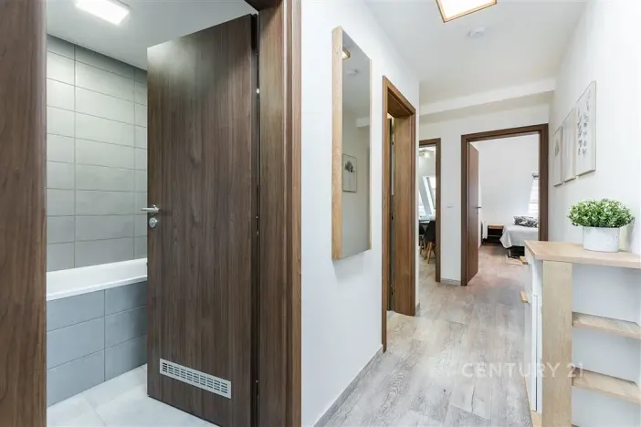 Pronájem bytu 2+kk, Praha, Plzeňská, 43 m2